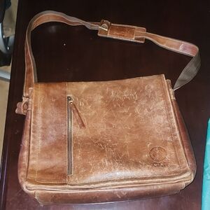 AUTHENTIC GMT VINTAGE WORLD MESSENGER ITILIAN LEATHER BAG.
